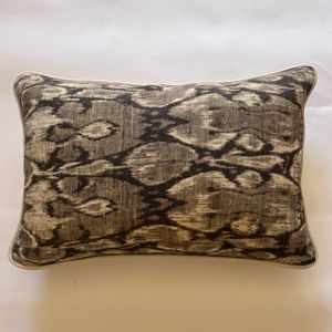 Set of 4 pillows 22 x 14 inches